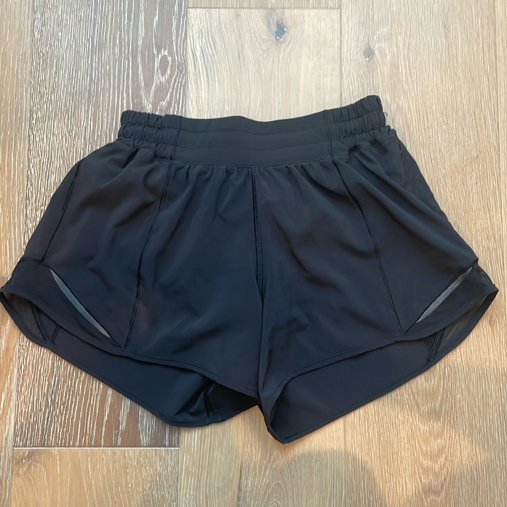 Lululemon Hotty Hot Short Size 4 Tall Black